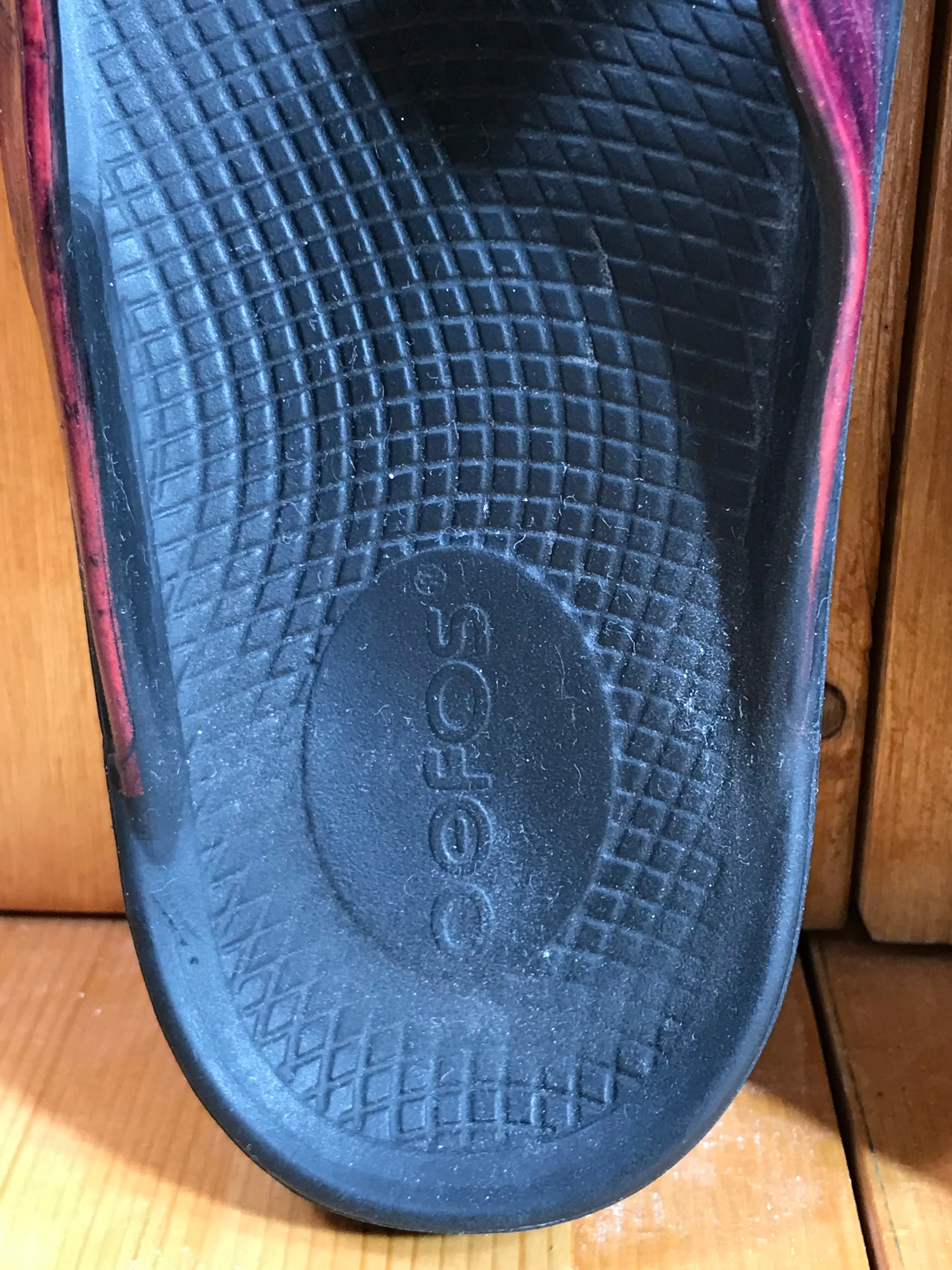 OOFOS ORIGINAL Women's Size 8 Thong Sandals Flip Flops Red Black