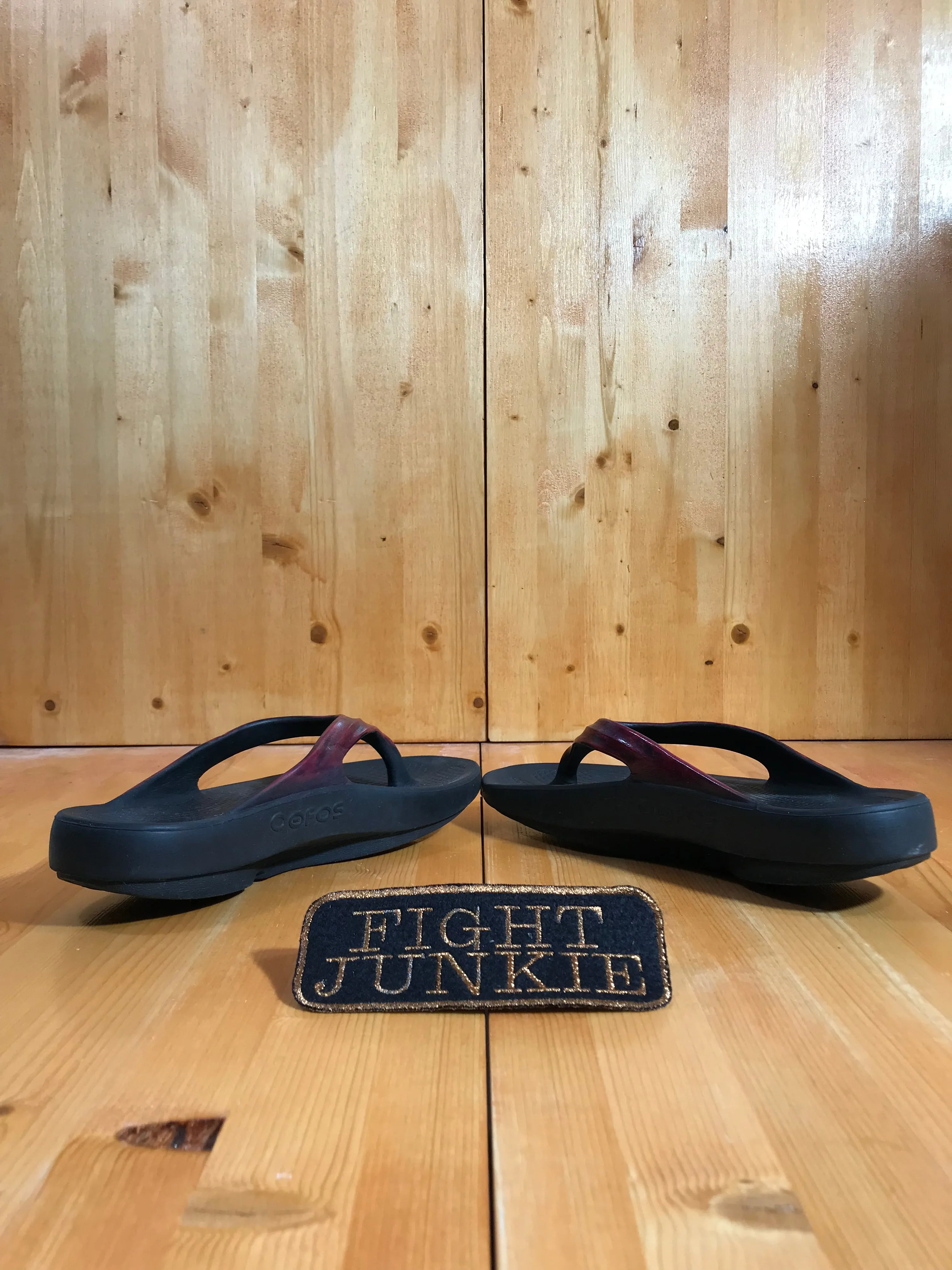 OOFOS ORIGINAL Women's Size 8 Thong Sandals Flip Flops Red Black
