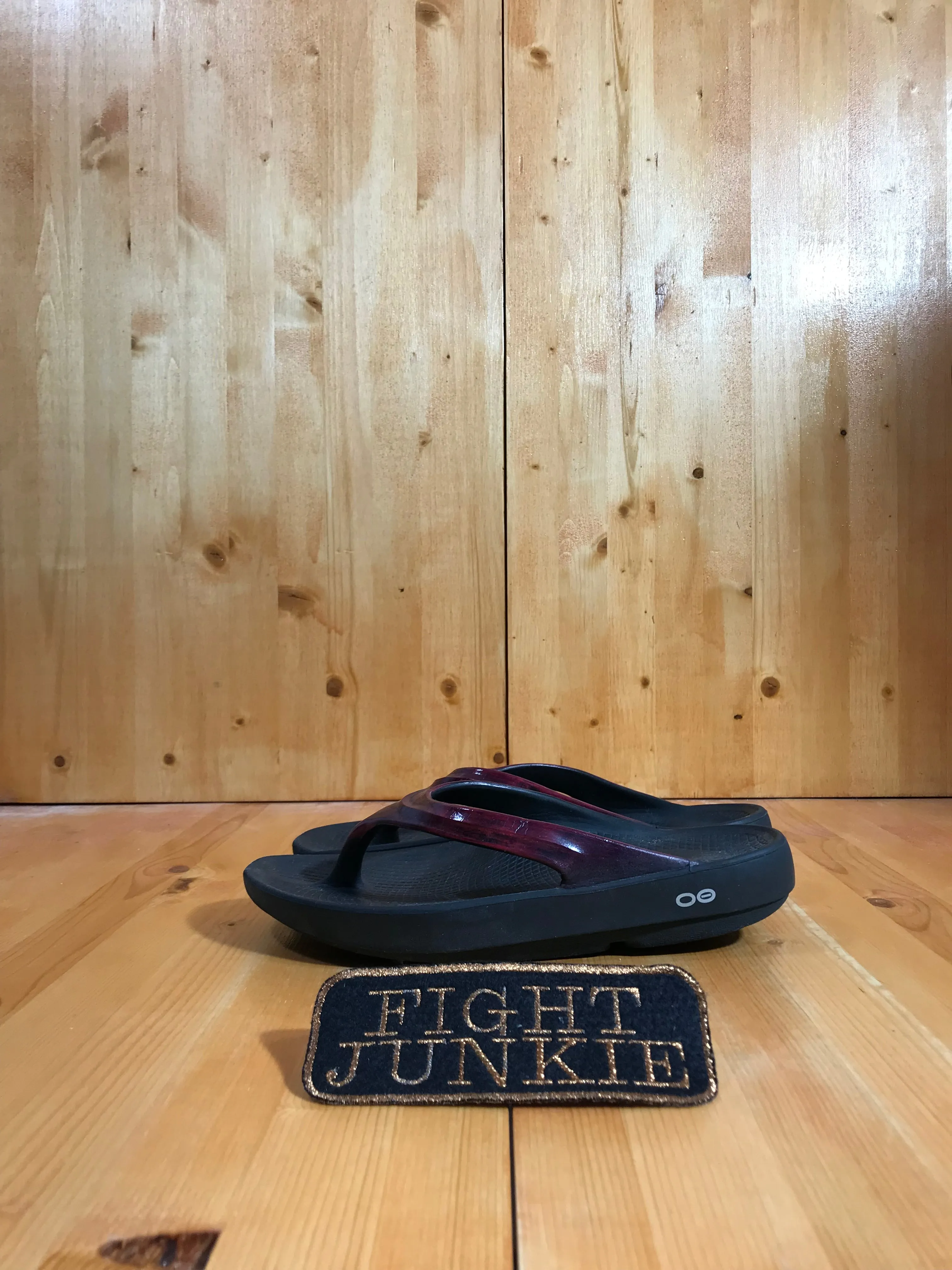 OOFOS ORIGINAL Women's Size 8 Thong Sandals Flip Flops Red Black