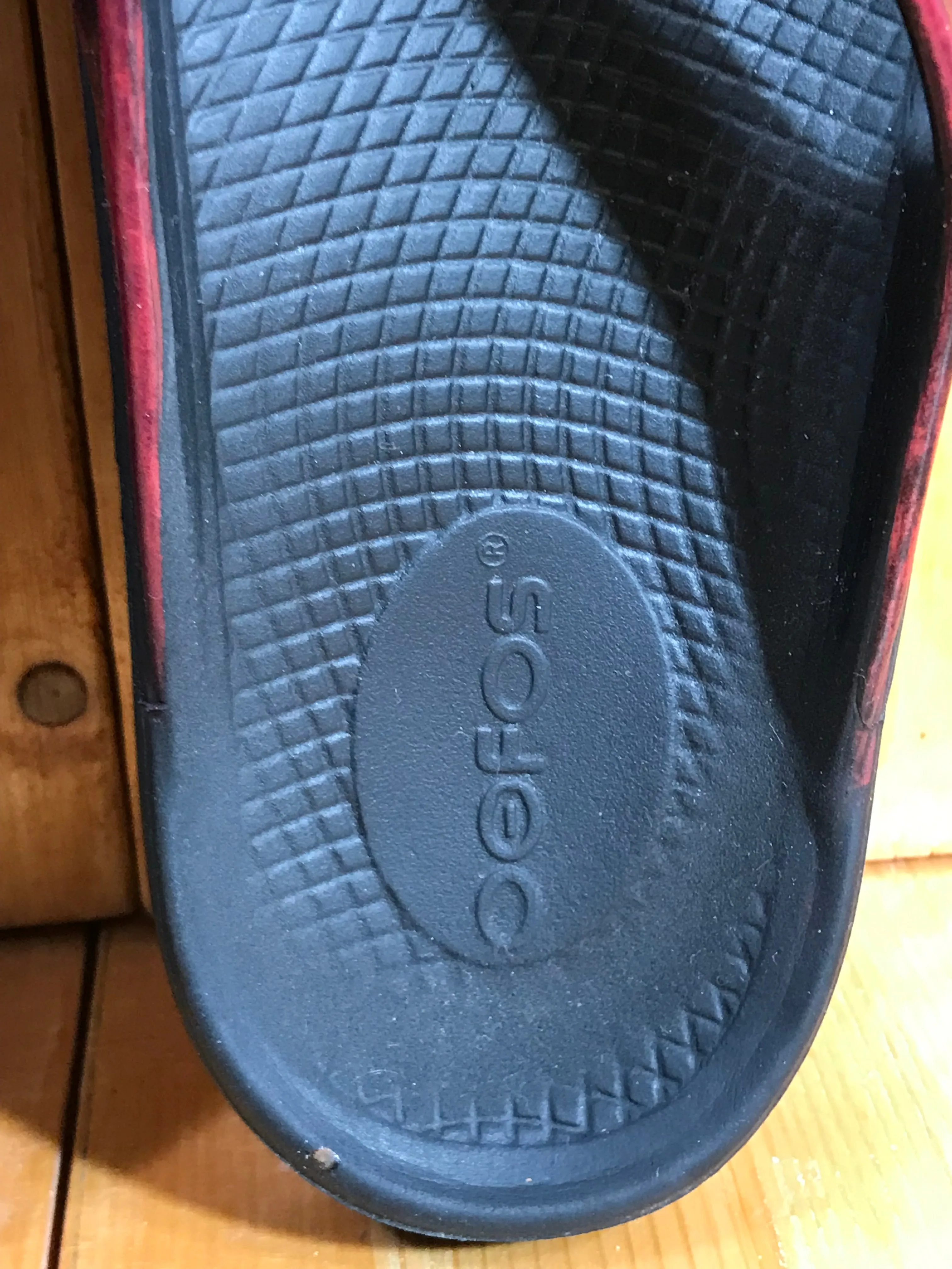 OOFOS ORIGINAL Women's Size 8 Thong Sandals Flip Flops Red Black